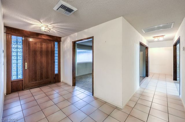 2135 South Cimarron Road, Las Vegas, NV 89117