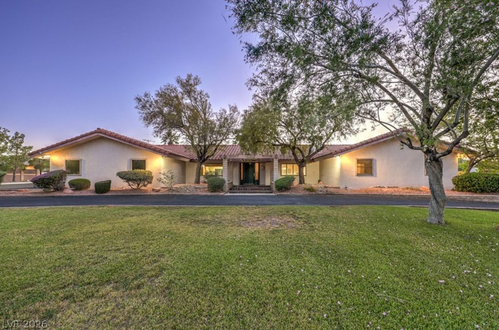 2135 South Cimarron Road, Las Vegas, NV 89117