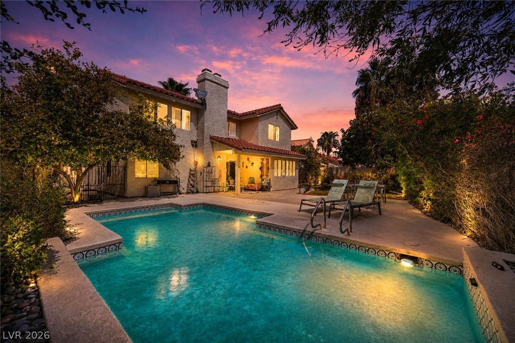 390 Rushing Creek Court, Henderson, NV 89014 — exterior