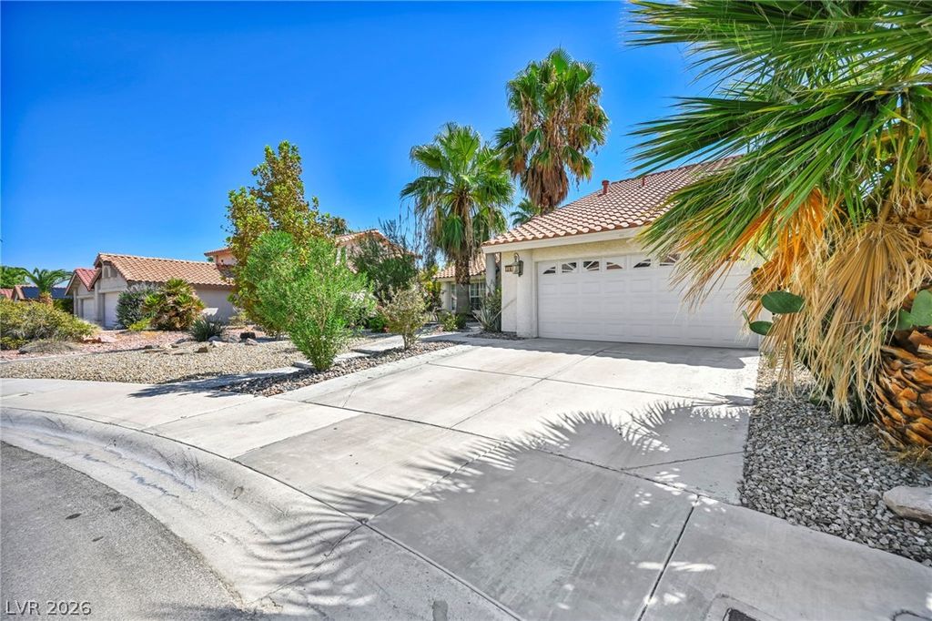 390 Rushing Creek Court, Henderson, NV 89014 — photo 5