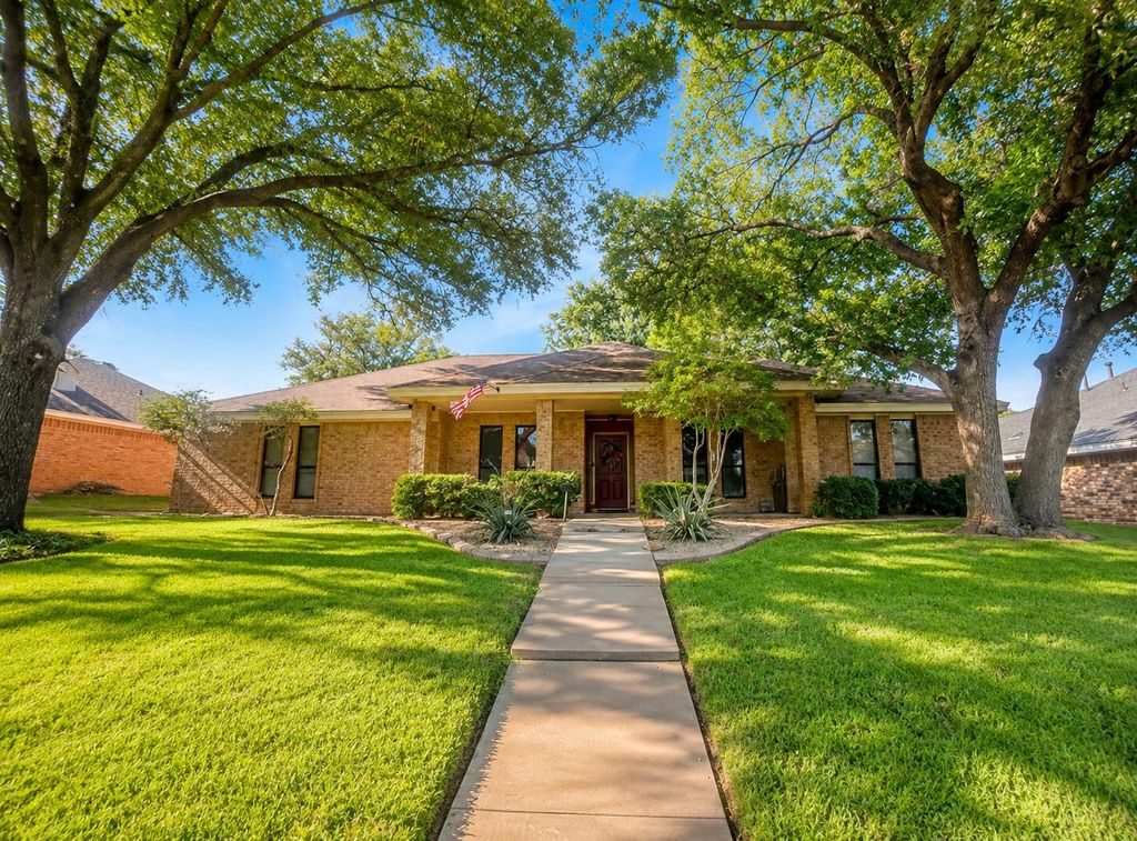 Image 1 of property listing at 3406 Shadyhill Drive, San Angelo, TX 76904