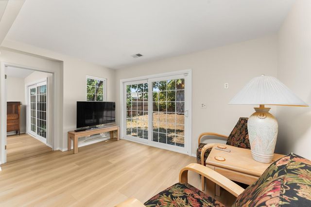 9 Monaghan Cir, Sacramento, CA 95823