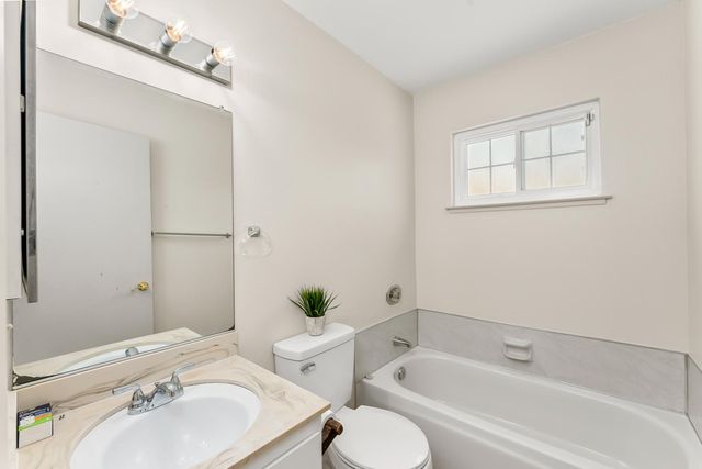 9 Monaghan Cir, Sacramento, CA 95823