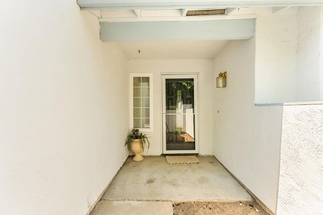 9 Monaghan Cir, Sacramento, CA 95823