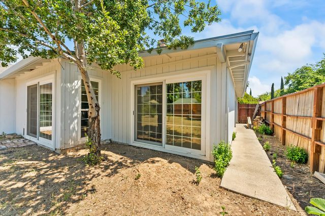 9 Monaghan Cir, Sacramento, CA 95823