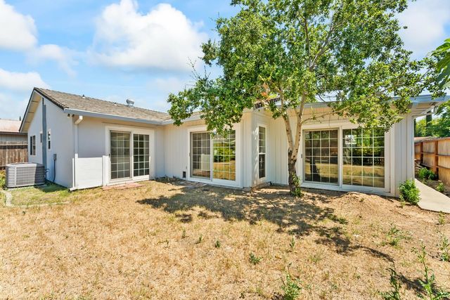 9 Monaghan Cir, Sacramento, CA 95823