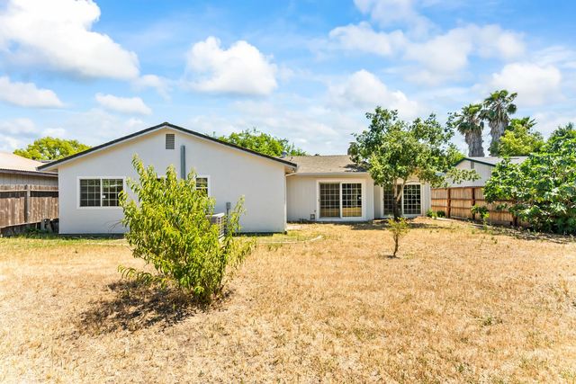 9 Monaghan Cir, Sacramento, CA 95823