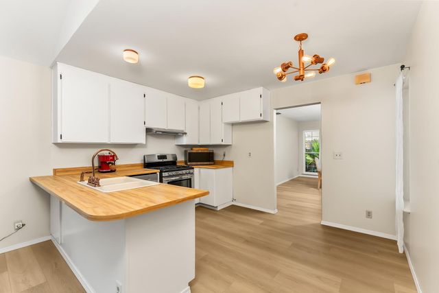 9 Monaghan Cir, Sacramento, CA 95823