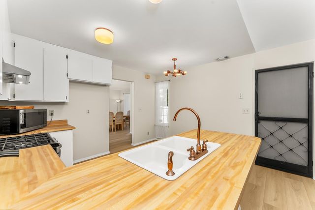 9 Monaghan Cir, Sacramento, CA 95823