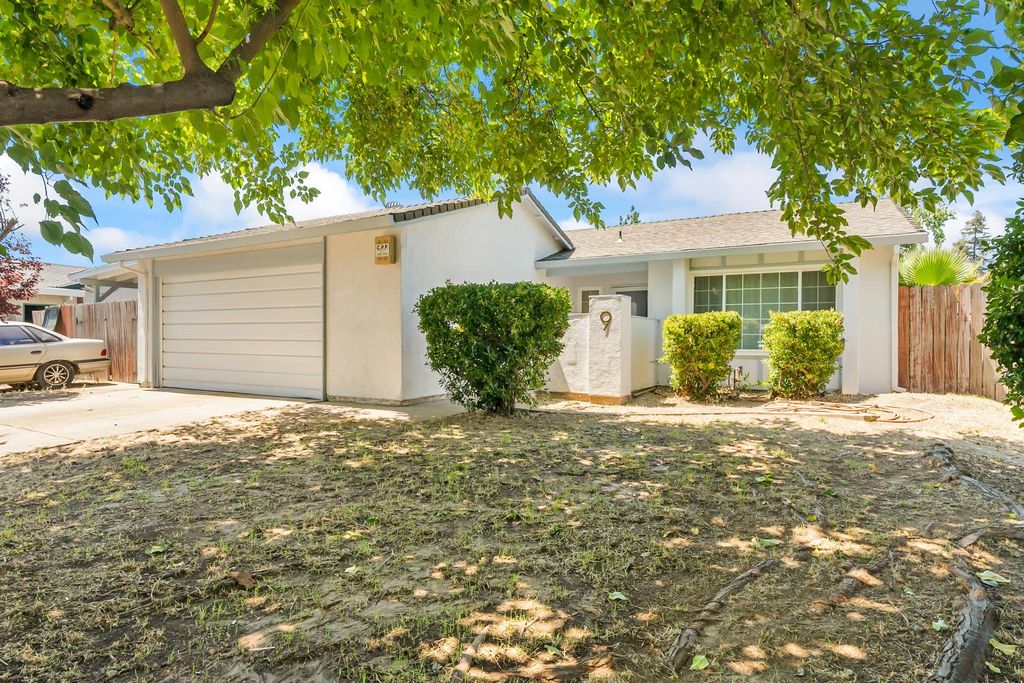 9 Monaghan Cir, Sacramento, CA 95823