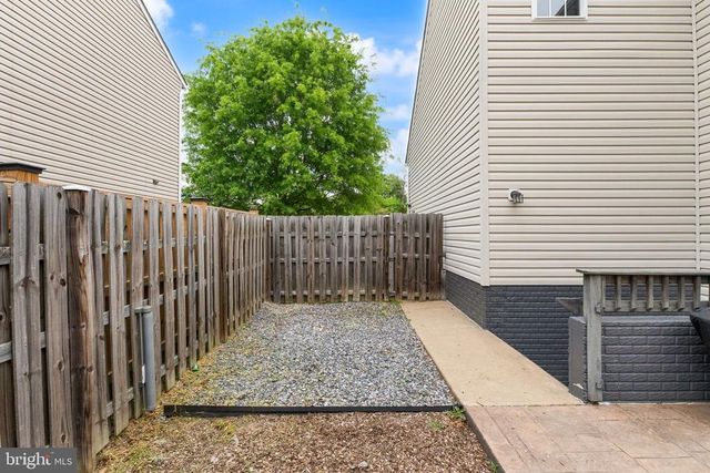 2813 SLINGERLAND DR, Fredericksburg, VA 22408