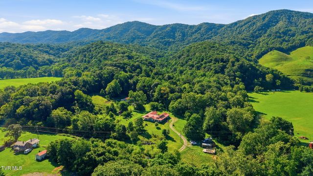 7120 Moccasin Valley Road, Lebanon, VA 24266