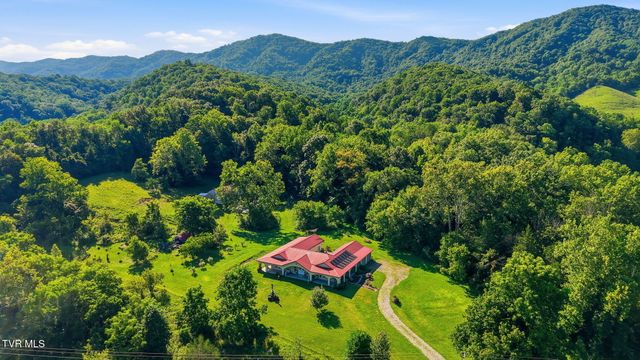 7120 Moccasin Valley Road, Lebanon, VA 24266