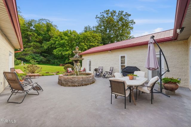7120 Moccasin Valley Road, Lebanon, VA 24266