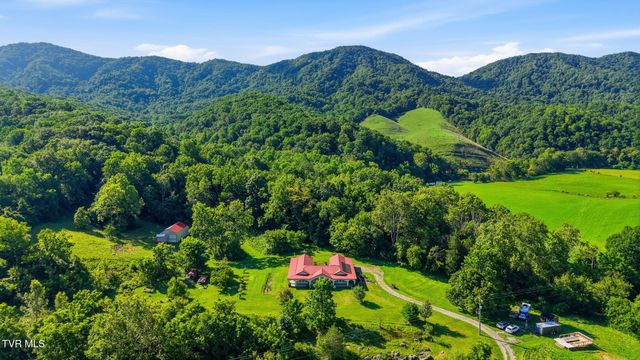 7120 Moccasin Valley Road, Lebanon, VA 24266