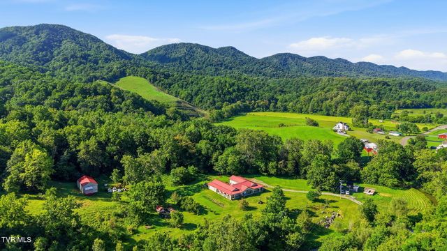 7120 Moccasin Valley Road, Lebanon, VA 24266