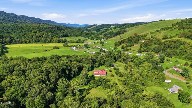 7120 Moccasin Valley Road, Lebanon, VA 24266