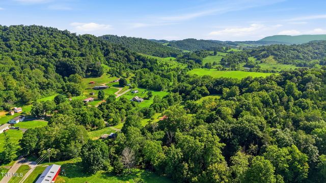 7120 Moccasin Valley Road, Lebanon, VA 24266