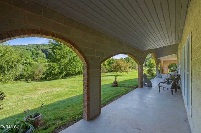 7120 Moccasin Valley Road, Lebanon, VA 24266