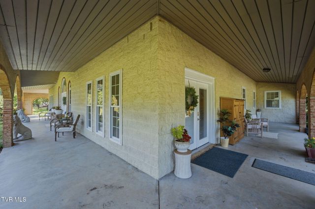 7120 Moccasin Valley Road, Lebanon, VA 24266