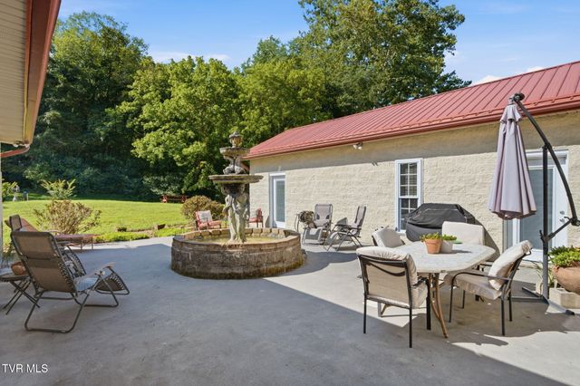 7120 Moccasin Valley Road, Lebanon, VA 24266