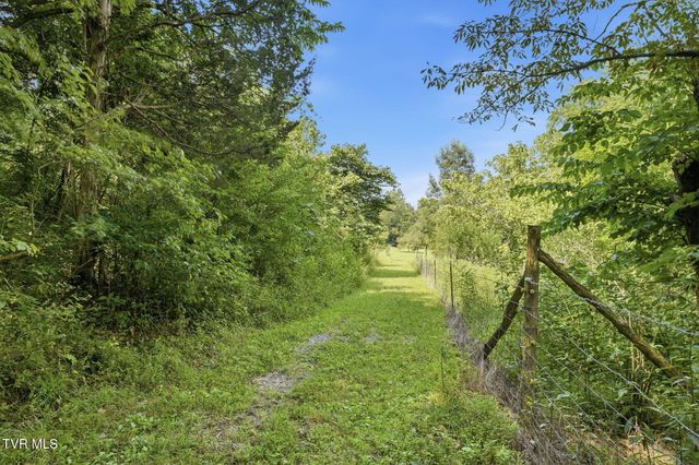 7120 Moccasin Valley Road, Lebanon, VA 24266