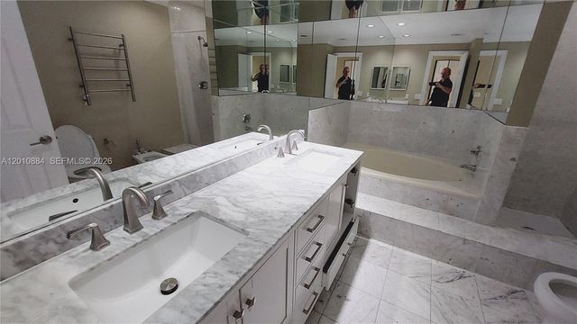255 S Poinciana Dr 605, Sunny Isles Beach, FL 33160