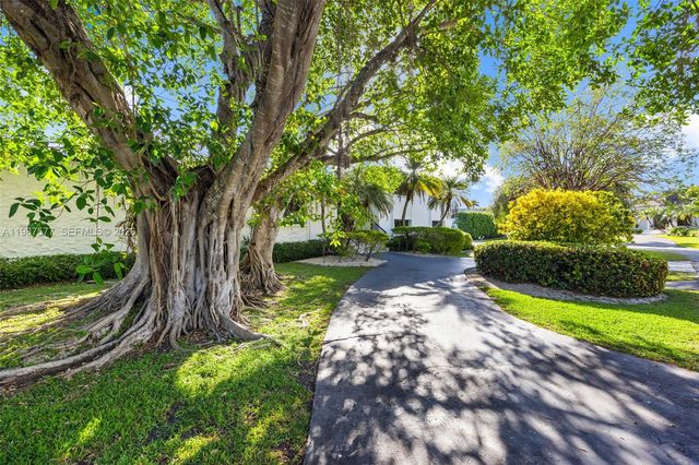 14615 SW 77th Ct, Palmetto Bay, FL 33158