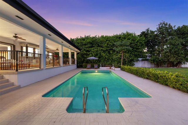 14615 SW 77th Ct, Palmetto Bay, FL 33158