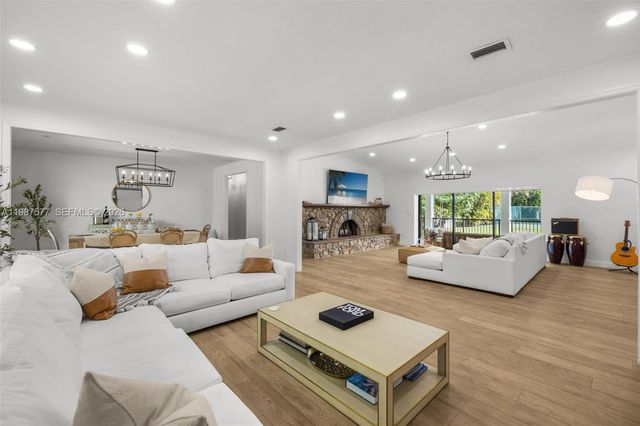 14615 SW 77th Ct, Palmetto Bay, FL 33158