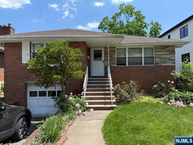 1062 Jassamine Way, Fort Lee, NJ 07024