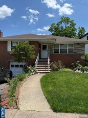 1062 Jassamine Way, Fort Lee, NJ 07024