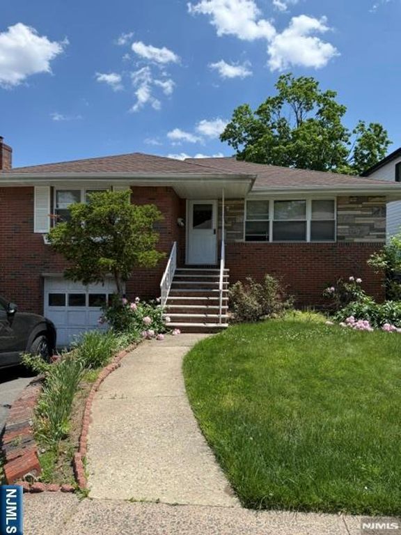 1062 Jassamine Way, Fort Lee, NJ 07024