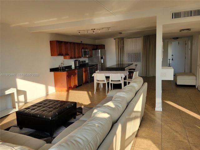 20381 NE 30th Ave 324-7, Aventura, FL 33180