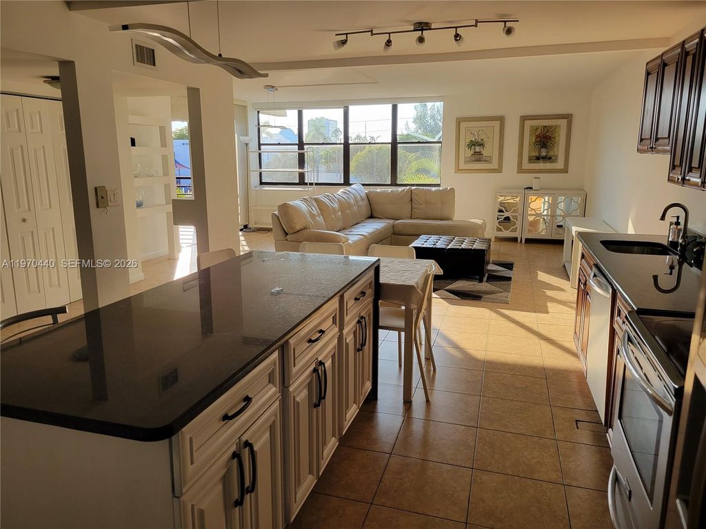 20381 NE 30th Ave 324-7, Aventura, FL 33180