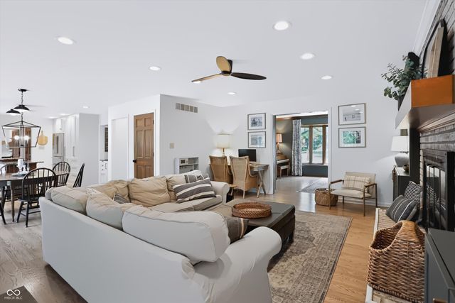 11377 Brentwood Avenue, Zionsville, IN 46077