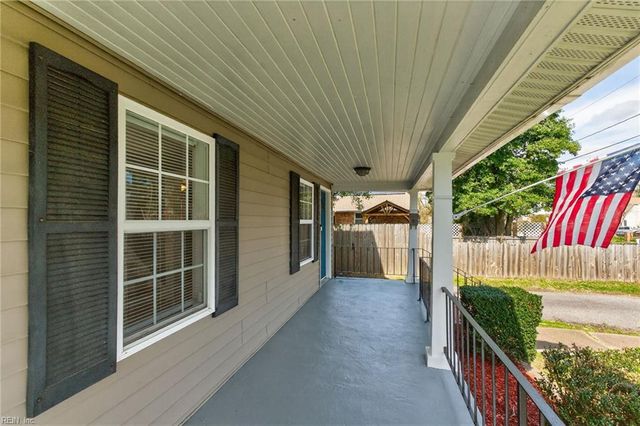 25 W Cummings AVE, Hampton, VA 23663