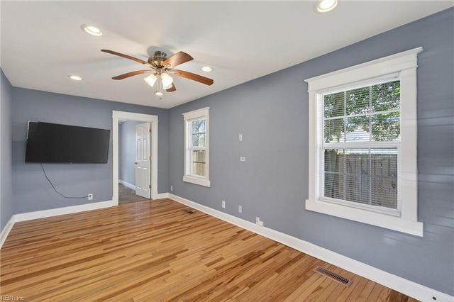 25 W Cummings AVE, Hampton, VA 23663