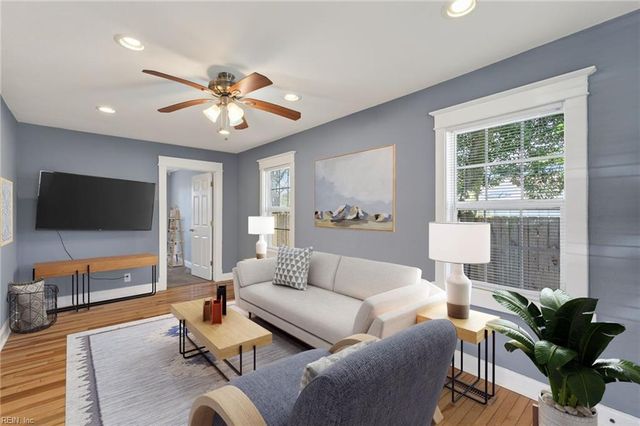 25 W Cummings AVE, Hampton, VA 23663