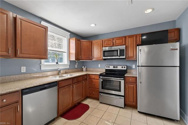 25 W Cummings AVE, Hampton, VA 23663