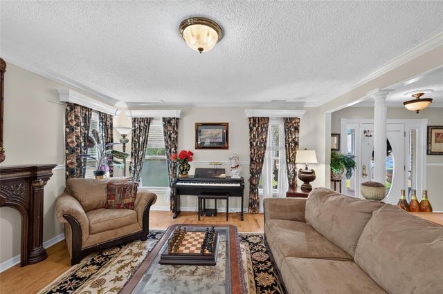 4121 W DE LEON STREET, Tampa, FL 33609