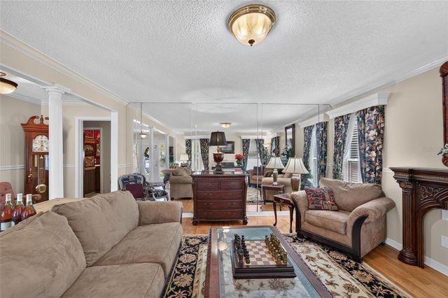 4121 W DE LEON STREET, Tampa, FL 33609