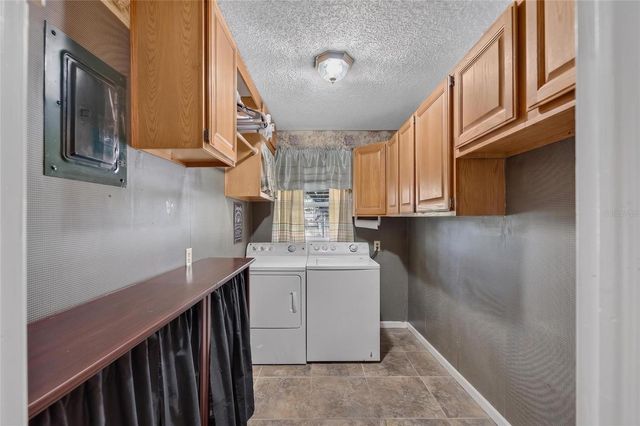 4121 W DE LEON STREET, Tampa, FL 33609