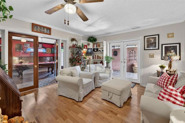 4121 W DE LEON STREET, Tampa, FL 33609