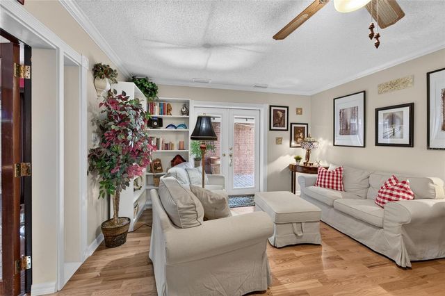 4121 W DE LEON STREET, Tampa, FL 33609