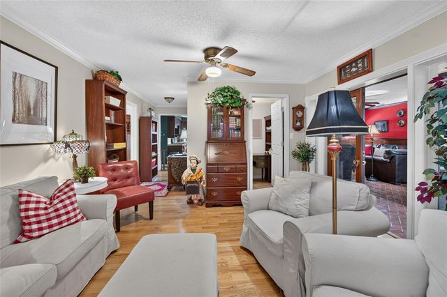 4121 W DE LEON STREET, Tampa, FL 33609