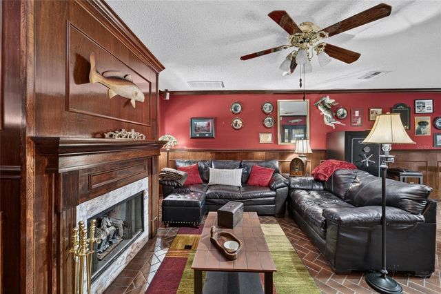 4121 W DE LEON STREET, Tampa, FL 33609