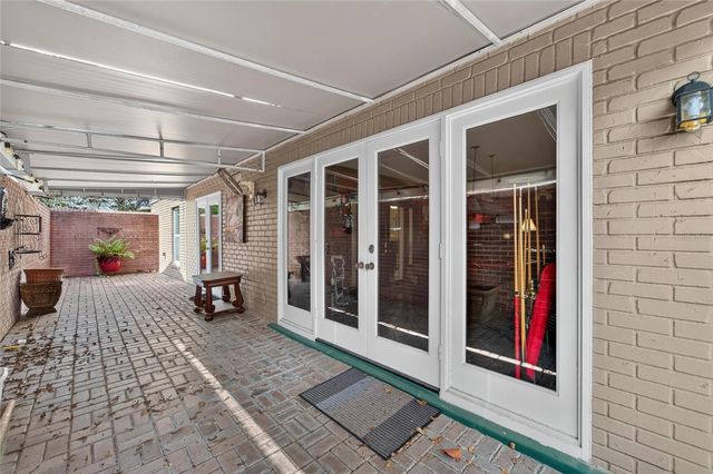 4121 W DE LEON STREET, Tampa, FL 33609