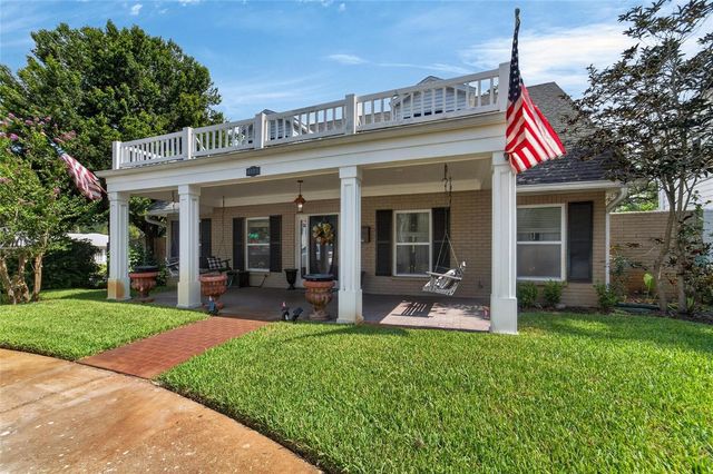 4121 W DE LEON STREET, Tampa, FL 33609