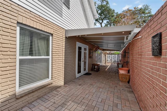 4121 W DE LEON STREET, Tampa, FL 33609